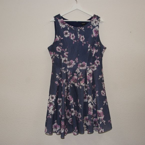 torrid Dresses & Skirts - TORRID Navy Mesh Floral Print Pleated Dress sz 14